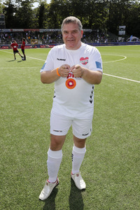 Benefiz-Fußballspiel 'Kicken mit Herz' 2021 in Hamburg