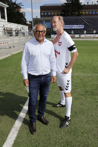 Benefiz-Fußballspiel 'Kicken mit Herz' 2021 in Hamburg
