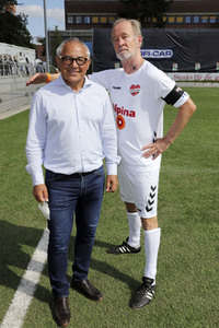Benefiz-Fußballspiel 'Kicken mit Herz' 2021 in Hamburg