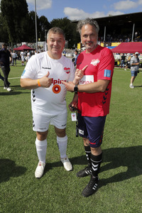 Benefiz-Fußballspiel 'Kicken mit Herz' 2021 in Hamburg