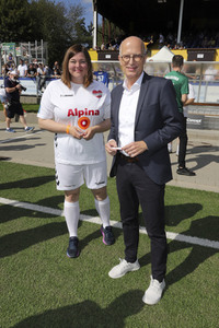 Benefiz-Fußballspiel 'Kicken mit Herz' 2021 in Hamburg