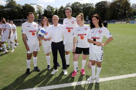 Benefiz-Fußballspiel 'Kicken mit Herz' 2021 in Hamburg