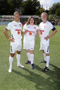Benefiz-Fußballspiel 'Kicken mit Herz' 2021 in Hamburg