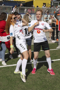 Benefiz-Fußballspiel 'Kicken mit Herz' 2021 in Hamburg