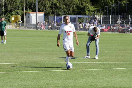 Benefiz-Fußballspiel 'Kicken mit Herz' 2021 in Hamburg