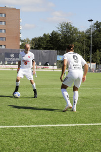 Benefiz-Fußballspiel 'Kicken mit Herz' 2021 in Hamburg