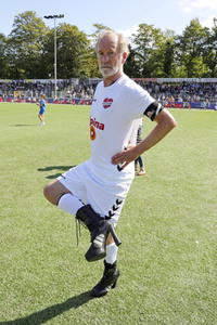 Benefiz-Fußballspiel 'Kicken mit Herz' 2021 in Hamburg
