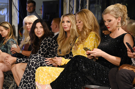 Natascha Gruen Fashion Show auf der Berlin Fashion Week Spring/Summer 2022