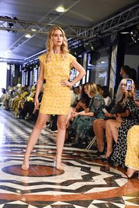 Natascha Gruen Fashion Show auf der Berlin Fashion Week Spring/Summer 2022