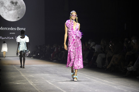 Florentina Leitner Fashion Show auf der Berlin Fashion Week Spring/Summer 2022