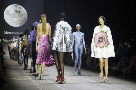 Florentina Leitner Fashion Show auf der Berlin Fashion Week Spring/Summer 2022