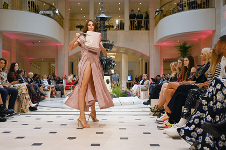 Anja Gockel Fashion Show auf der Berlin Fashion Week Spring/Summer 2022