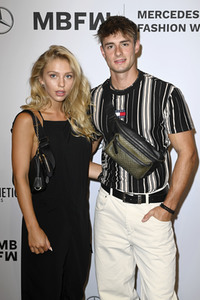 Rebekka Ruetz Fashion Show auf der Berlin Fashion Week Spring/Summer 2022