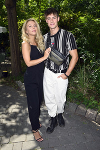 Rebekka Ruetz Fashion Show auf der Berlin Fashion Week Spring/Summer 2022