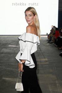 Rebekka Ruetz Fashion Show auf der Berlin Fashion Week Spring/Summer 2022