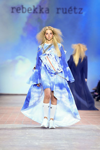 Rebekka Ruetz Fashion Show auf der Berlin Fashion Week Spring/Summer 2022