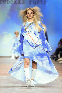 Rebekka Ruetz Fashion Show auf der Berlin Fashion Week Spring/Summer 2022