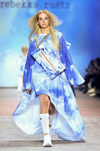 Rebekka Ruetz Fashion Show auf der Berlin Fashion Week Spring/Summer 2022