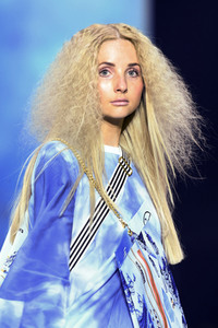 Rebekka Ruetz Fashion Show auf der Berlin Fashion Week Spring/Summer 2022