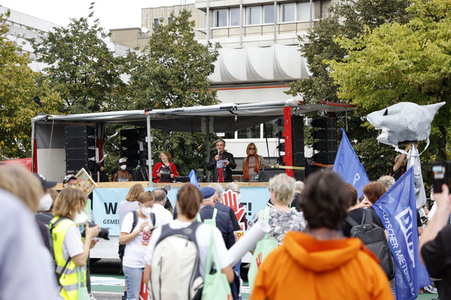 Demo für Mietenstopp und Mietendeckel in Berlin