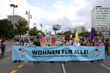 Demo für Mietenstopp und Mietendeckel in Berlin