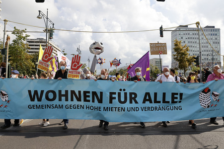 Demo für Mietenstopp und Mietendeckel in Berlin