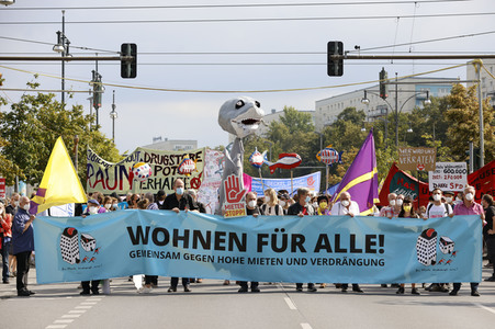 Demo für Mietenstopp und Mietendeckel in Berlin
