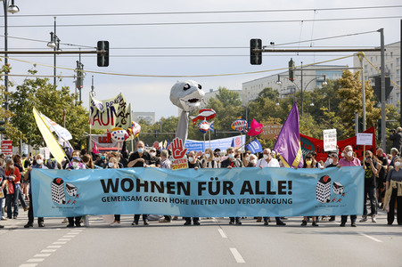 Demo für Mietenstopp und Mietendeckel in Berlin