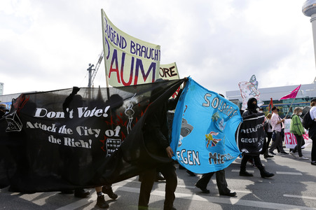 Demo für Mietenstopp und Mietendeckel in Berlin
