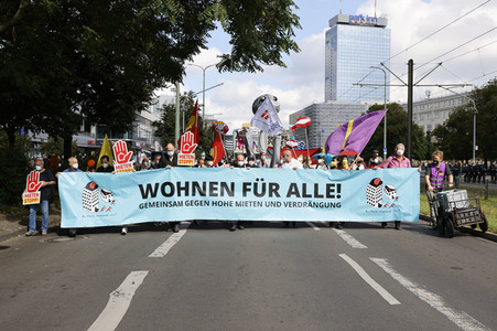 Demo für Mietenstopp und Mietendeckel in Berlin