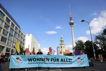 Demo für Mietenstopp und Mietendeckel in Berlin
