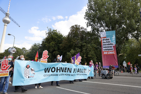 Demo für Mietenstopp und Mietendeckel in Berlin
