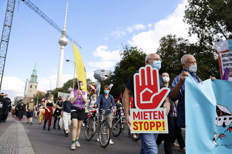 Demo für Mietenstopp und Mietendeckel in Berlin