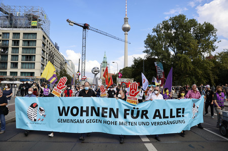 Demo für Mietenstopp und Mietendeckel in Berlin