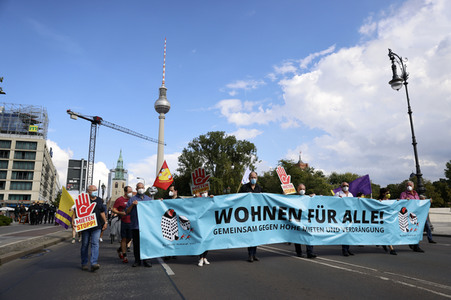 Demo für Mietenstopp und Mietendeckel in Berlin