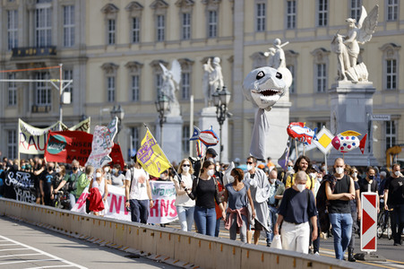 Demo für Mietenstopp und Mietendeckel in Berlin