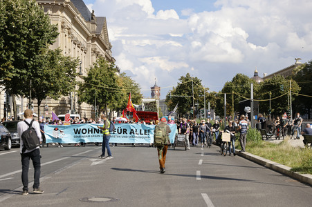 Demo für Mietenstopp und Mietendeckel in Berlin