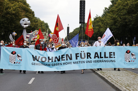 Demo für Mietenstopp und Mietendeckel in Berlin