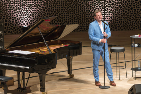 Eckart von Hirschhausen beim Harbour Front Literaturfestival 2021 in Hamburg