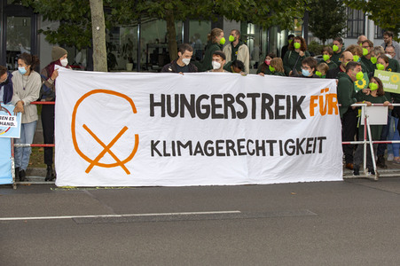 Triell - Dreikampf ums Kanzleramt in Berlin