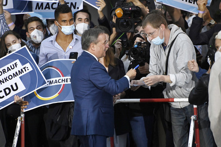 Triell - Dreikampf ums Kanzleramt in Berlin