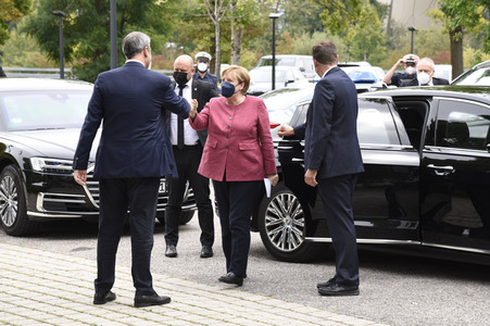 Markus Söder und Angela Merkel in Garching bei München
