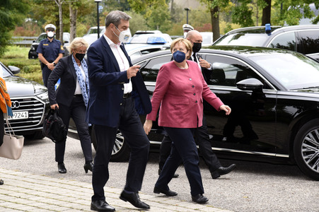 Markus Söder und Angela Merkel in Garching bei München