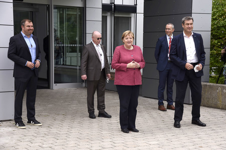 Markus Söder und Angela Merkel in Garching bei München