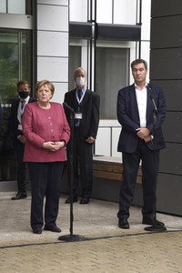Markus Söder und Angela Merkel in Garching bei München