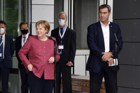 Markus Söder und Angela Merkel in Garching bei München