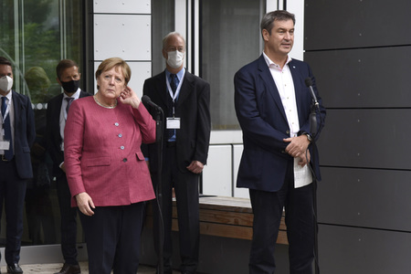 Markus Söder und Angela Merkel in Garching bei München