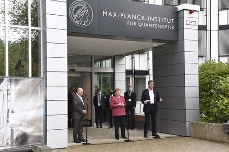 Markus Söder und Angela Merkel in Garching bei München