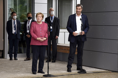 Markus Söder und Angela Merkel in Garching bei München