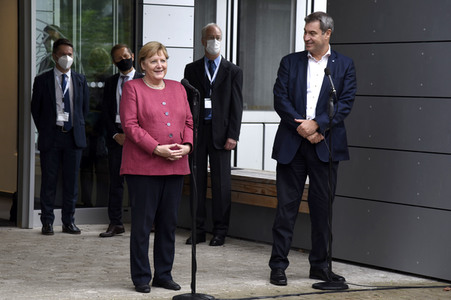 Markus Söder und Angela Merkel in Garching bei München